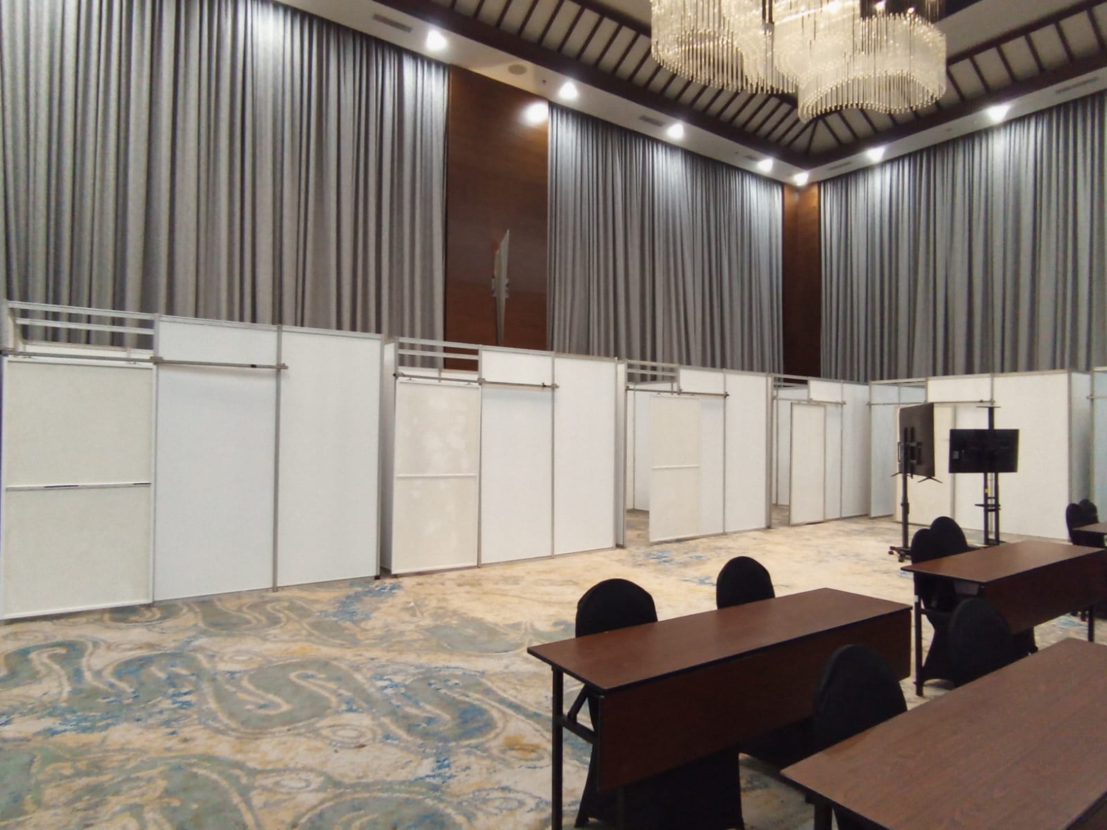 sewa partisi R8 bekasi